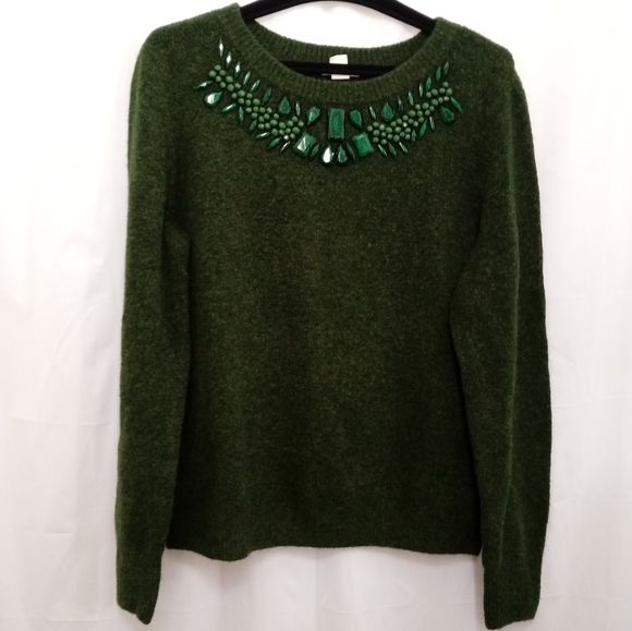 H&M Sweaters - H&M GREEN JEWELED NECKLINE LONG SLEEVE SWEATER